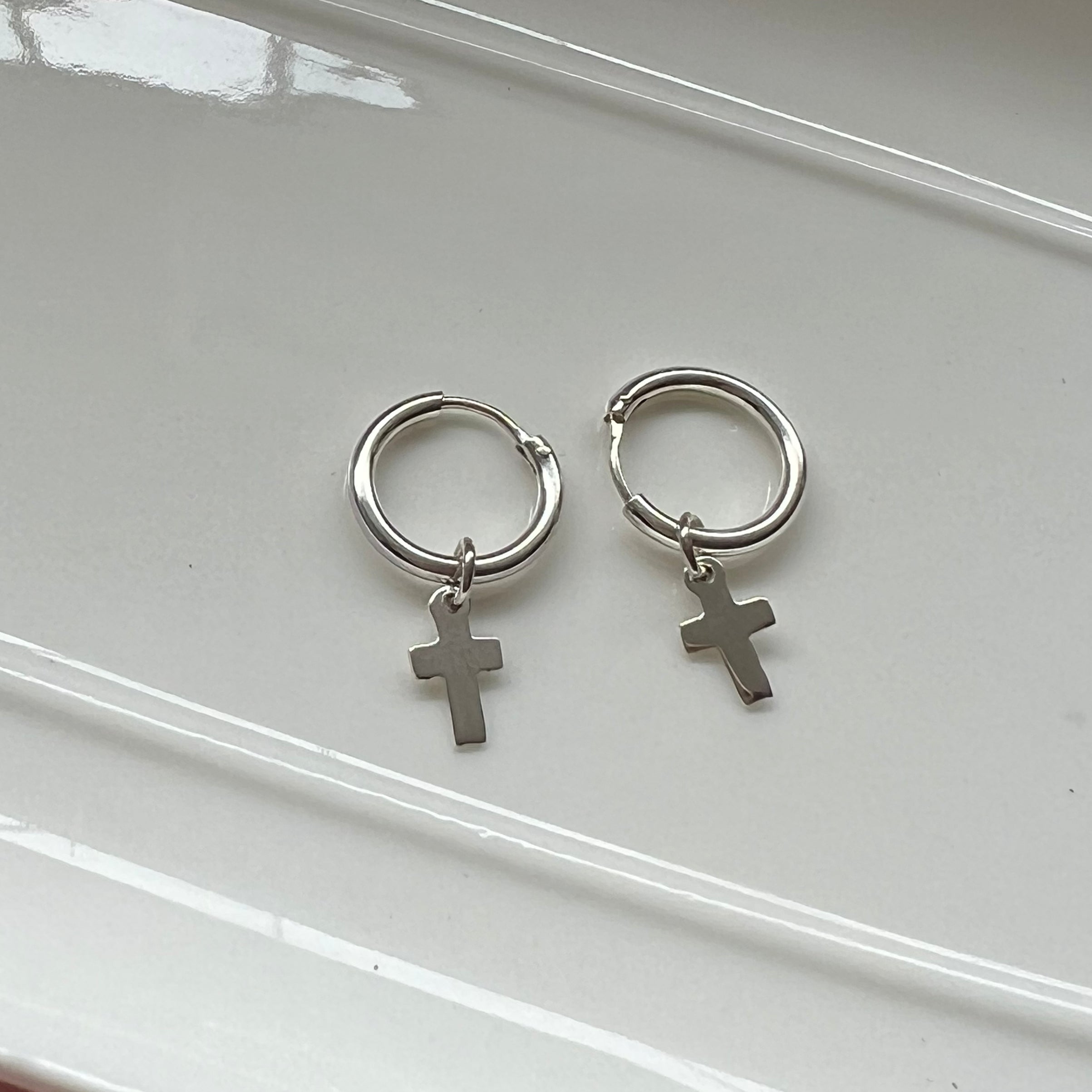 Aretes Argollas con Cruz